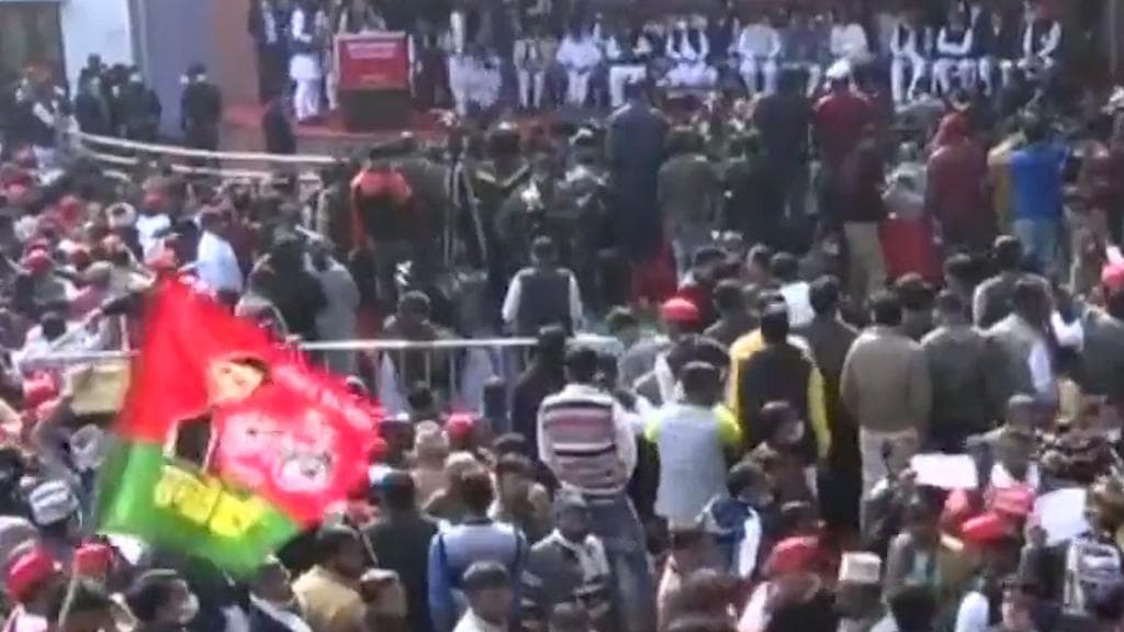 UP Elections 2022 | Flouting Covid and EC norms, hundreds gather for SP's 'virtual' rally