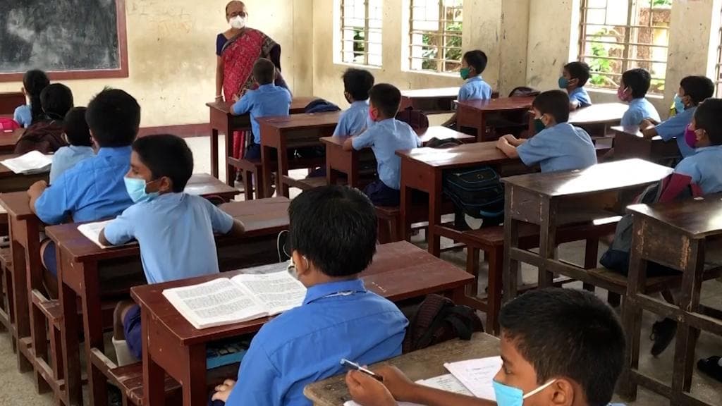 School Guideline: কী কী সতর্কতা নিয়ে খুলবে স্কুল, নবান্নের অনুমোদন চেয়ে গাইডলাইন পাঠাল স্কুলশিক্ষা দফতর