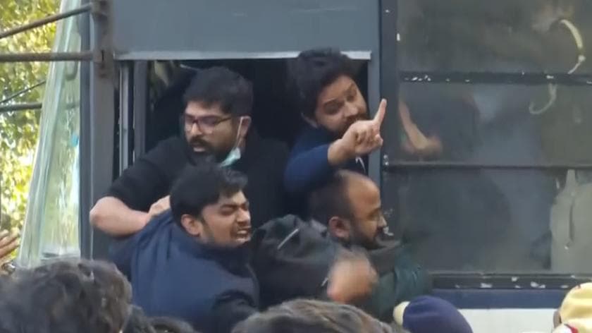 Delhi: Doctors threaten total strike after police crackdown on protests over NEET 