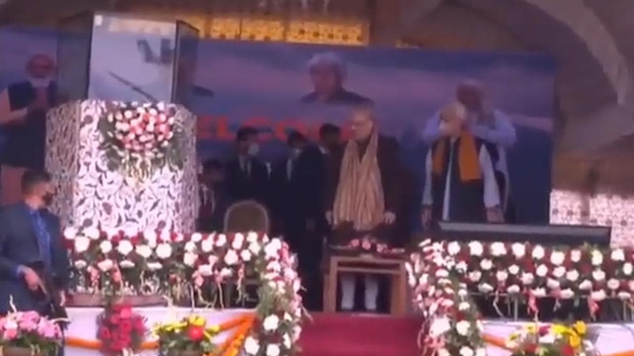 Amit Shah ने मंच से हटवाया बुलेट प्रूफ ग्लास, कहा- मैं आपसे सीधे बात करना चाहता हूं  