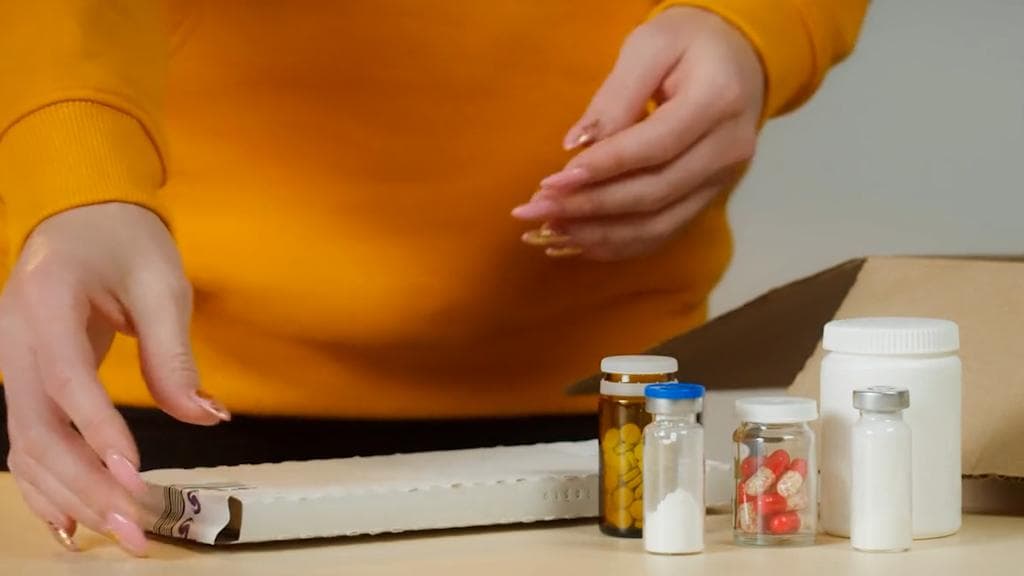 Medicine for Corona: করোনা আক্রান্ত হয়ে বাড়িতেই নিভৃতাবাসে? কী কী ওষুধ রাখতেই হবে, জেনে নিন