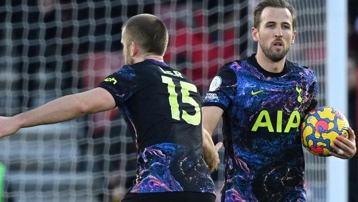Premier League: Kane scores as Tottenham held for a 1-1 draw by 10-men Southampton