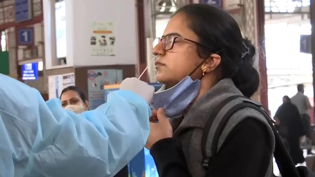 India Covid update: গত ২৪ ঘণ্টায় দেশে করোনা আক্রান্ত ৬ হাজার ৫৬১ জন, মৃত্যু ১৪২ জনের