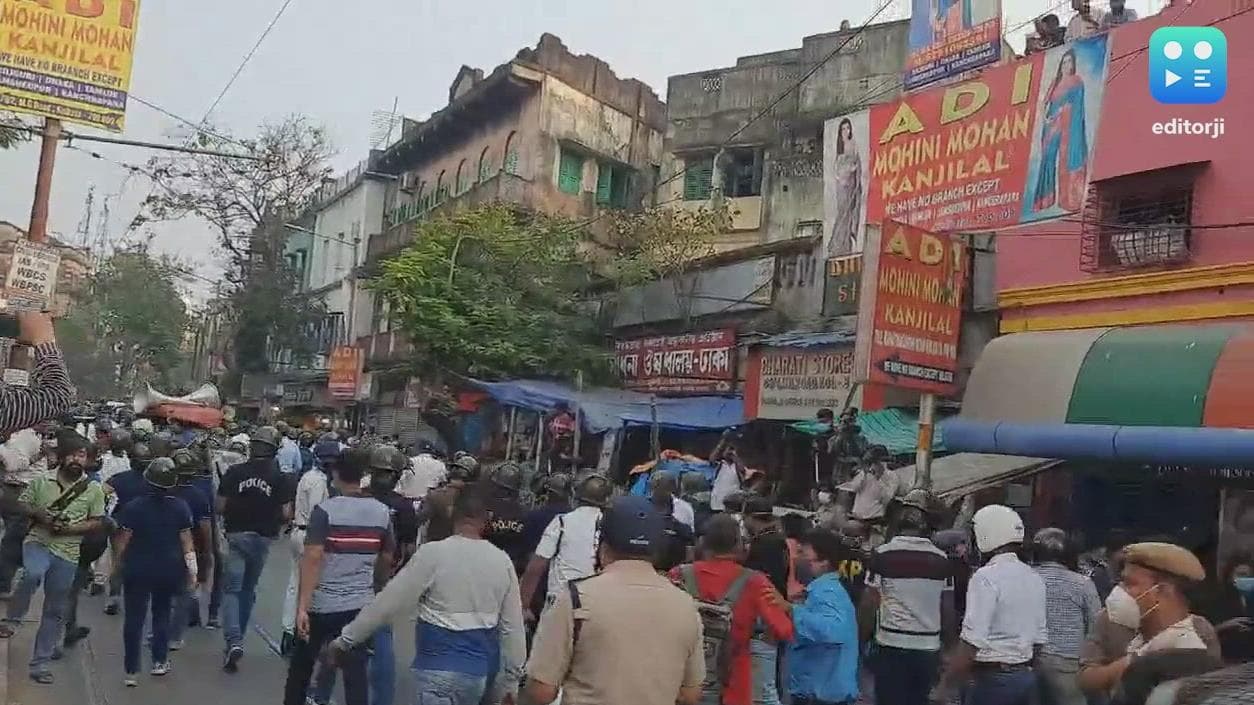 Anish Khan: চ্যাংদোলা করে পুলিশ ভ্যানে, আনিস হত্যার প্রতিবাদে ফের পড়ুয়াদের মিছিল, উত্তেজনা কলেজ স্ট্রিটে