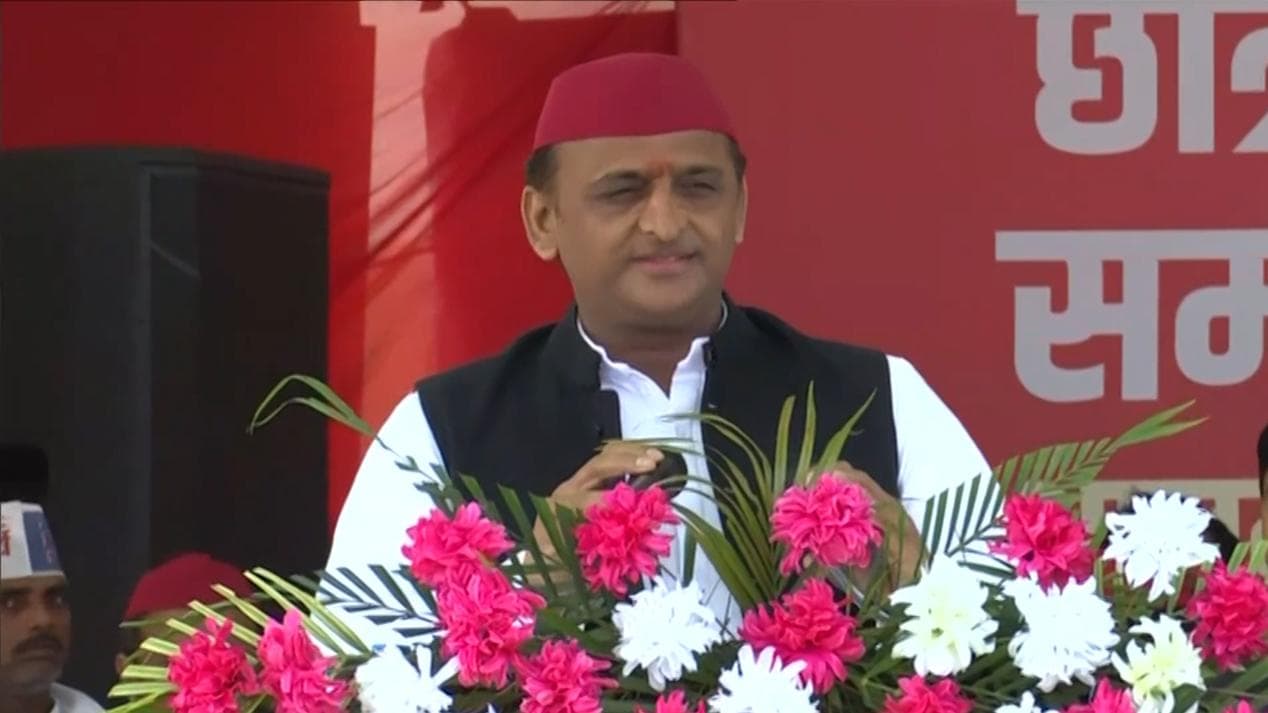 Kanpur Metro: CM Yogi पर अखिलेश यादव का तंज, कहा- शुक्र है 'हरी झंडी' का रंग नहीं बदला