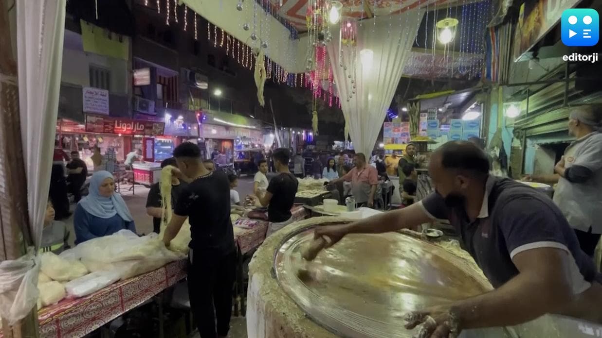 Ramdan In Egypt: সন্ধের কায়রোয় উদযাপনের মেজাজ, মিষ্টির দোকানে উপচে পড়ছে ভিড়