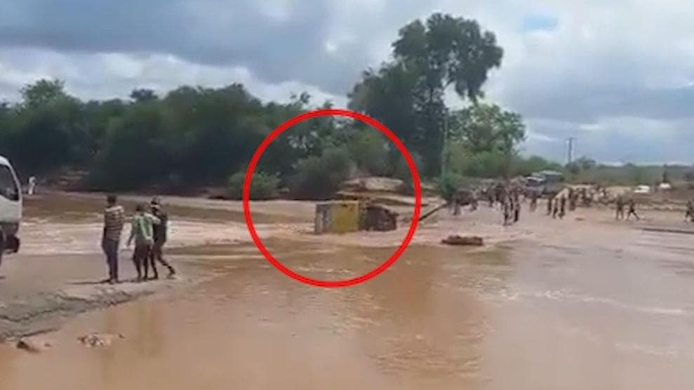 Kenya: केन्या में नदी में गिरी बस, शादी में जा रहे 18 लोगों की मौत 