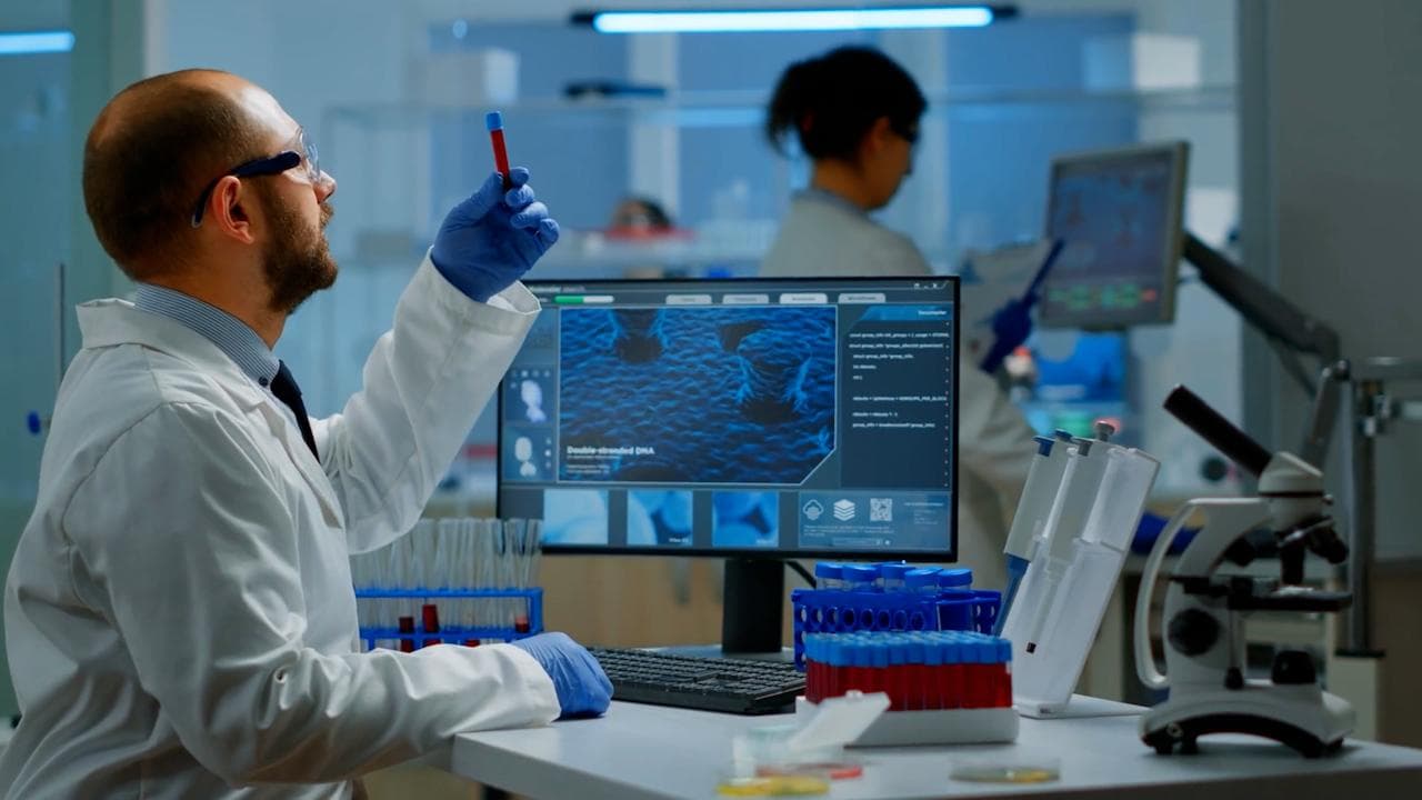 Omicron की दहशत के बीच राहत दे रहे वैज्ञानिकों के दावे, देखिए पूरी ख़बर