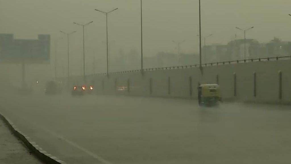 Delhi rain: दिल्ली और नोएडा समेत पूरे NCR में झमाझम बारिश, 2 दिनों तक गर्मी से राहत 