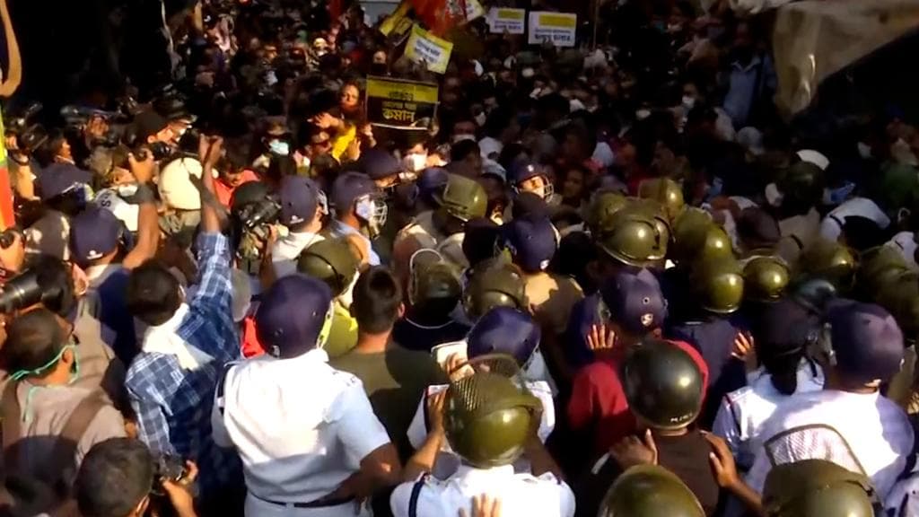 BJP Rally: মিছিল শুরু হতেই আটকালো পুলিশ, বিজেপি-পুলিশ খন্ডযুদ্ধে রণক্ষেত্র সেন্ট্রাল অ্যাভিনিউ চত্ত্বর