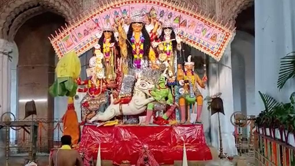Durga Puja 2021 : অষ্টমীতে কেমন চলছে কৃষ্ণনগর রাজবাড়ির পুজো, দেখুন...