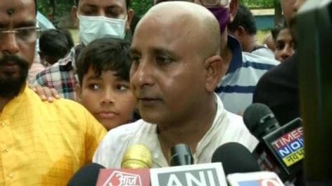 TMC में शामिल होने से पहले BJP विधायक ने मुंडवाया सिर, कहा- भाजपा को उखाड़ फेंकने तक मैं ऐसे ही रहूंगा