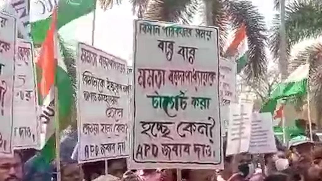 Saugata Roy: মুখ্যমন্ত্রীর বিমানে বিভ্রাট, বিমানবন্দরে বিক্ষোভ দেখালেন সৌগত রায়