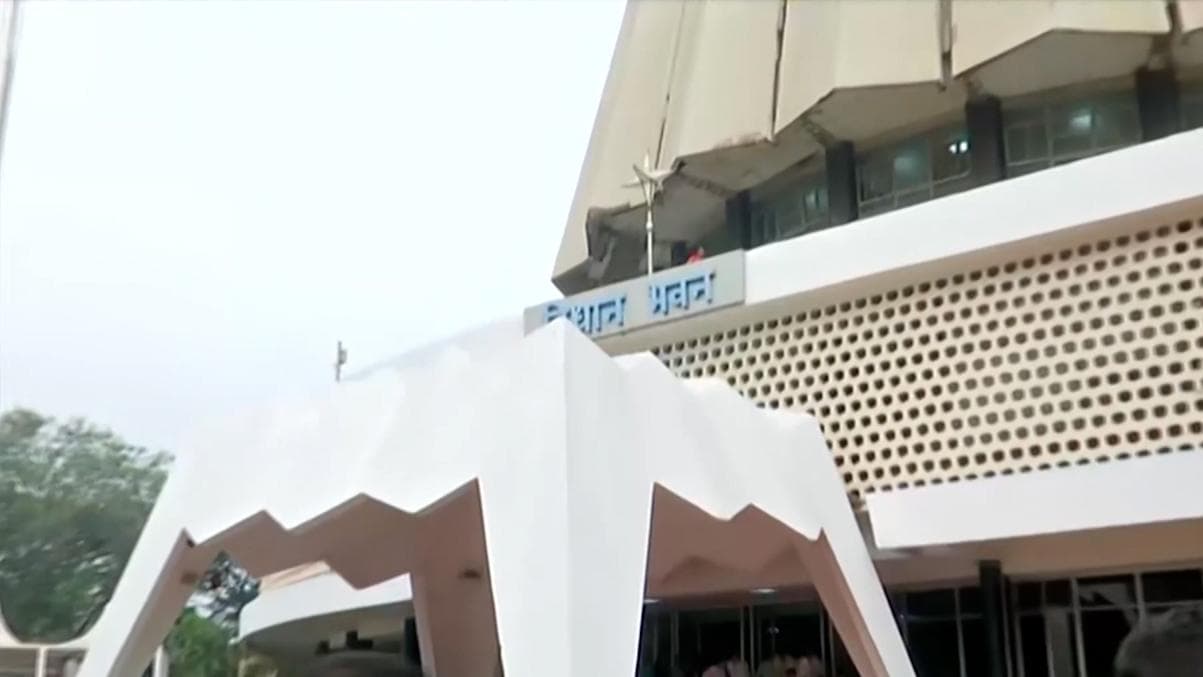 SC revokes suspension of 12 Maharashtra BJP MLAs, Fadnavis targets Agadi Sarkar