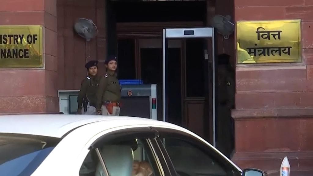 Union budget 2022: দেখে নিন আসন্ন বাজেট নিয়ে দেশের করদাতাদের কী কী আশা রয়েছে