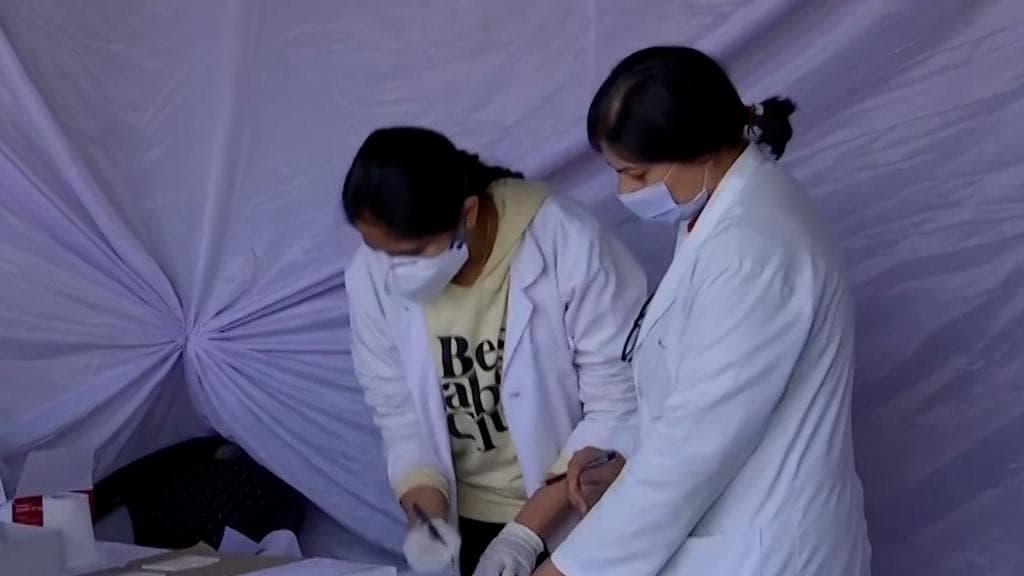 West Bengal Corona cases: রাজ্যে সামান্য কমল দৈনিক করোনা সংক্রমণ