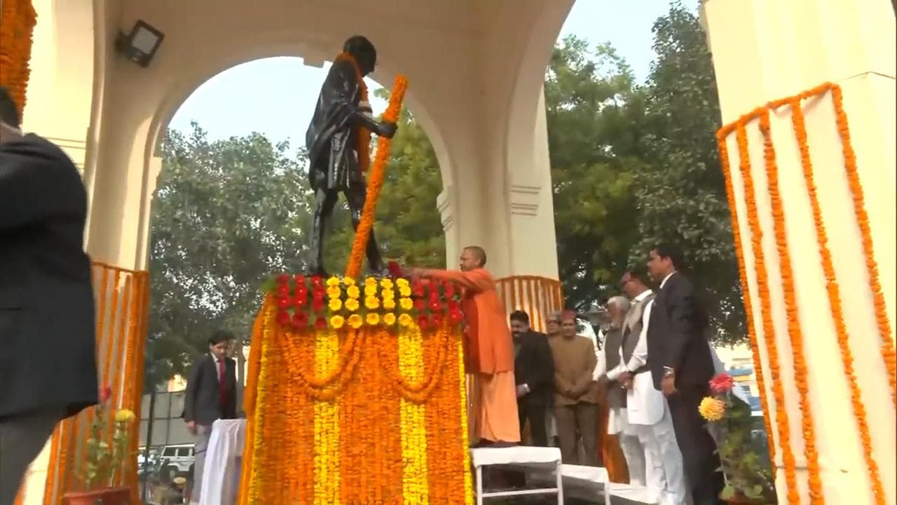 Adityanath pays homage to Mahatma Gandhi