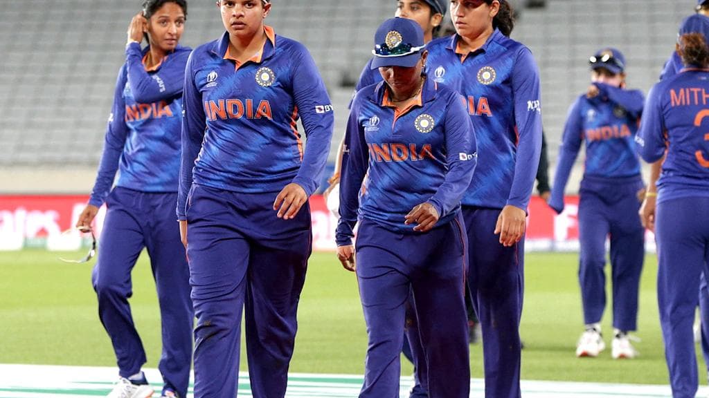 IND vs AUS: অস্ট্রেলিয়ার কাছে ৬ উইকেটে হার, সেমিফাইনালের রাস্তা কঠিন হচ্ছে মিতালিদের