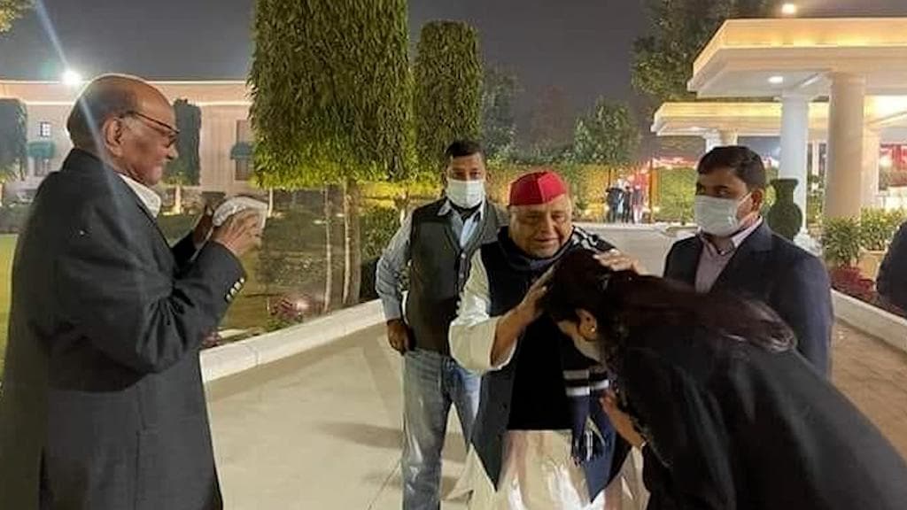 भागवत-मुलायम की तस्वीर पर Congress और BJP के वार पर SP का पलटवार, कहा- ये भूल चुके हैं शिष्टाचार