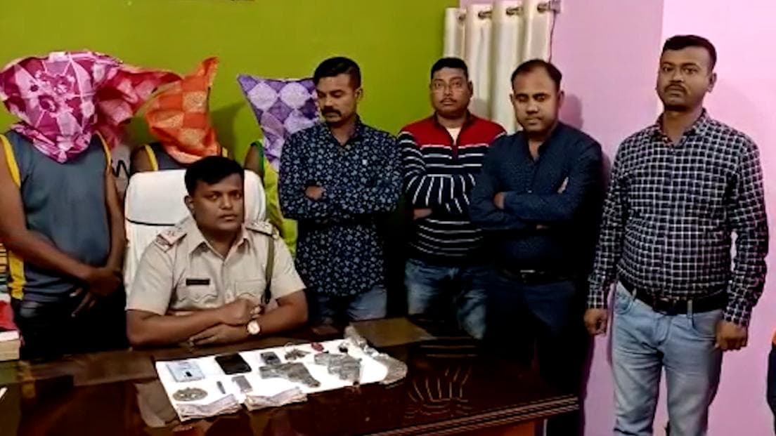 Haroa: কাশিপুর থেকে অস্ত্রসহ আটক হাড়োয়ার ৪ দুষ্কৃতী, সোমবার তোলা হয় বারুইপুর আদালতে