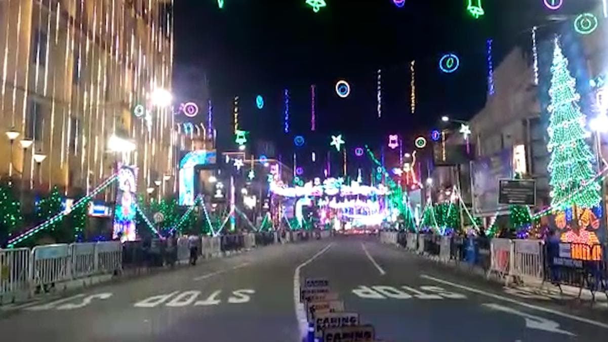 Park Street: আলোর মালায় সেজে উঠেছে পার্ক স্ট্রিট চত্বর, তবে বিপুল জনসমাগম এড়াতে সতর্ক রয়েছে প্রশাসনও