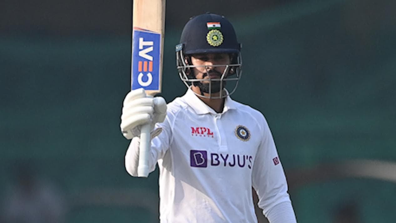 India Vs New Zealand : অভিষেকের দিনই হাফ সেঞ্চুরি শ্রেয়সের, জাদেজাকে নিয়ে খাদের কিনার থেকে বাঁচালেন দেশকে