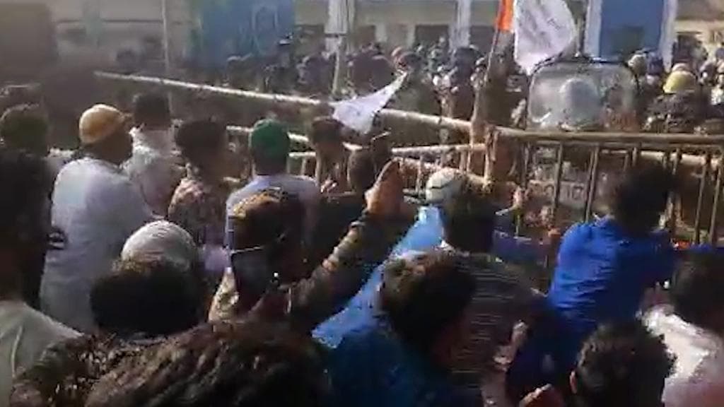 Anish Khan death: আমতা থানায় বিক্ষোভ আনিসের পড়শিদের, ব্যারিকেড ভাঙার চেষ্টা