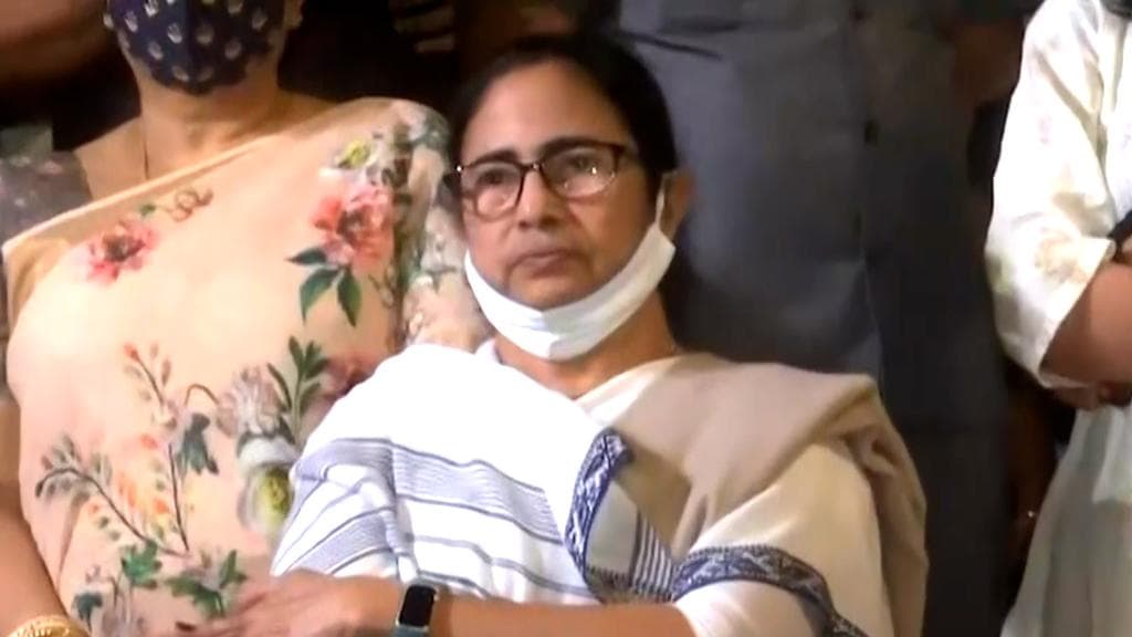 Mamata's plane was about to hit another aircraft mid-air. This is how head-on collision was averted