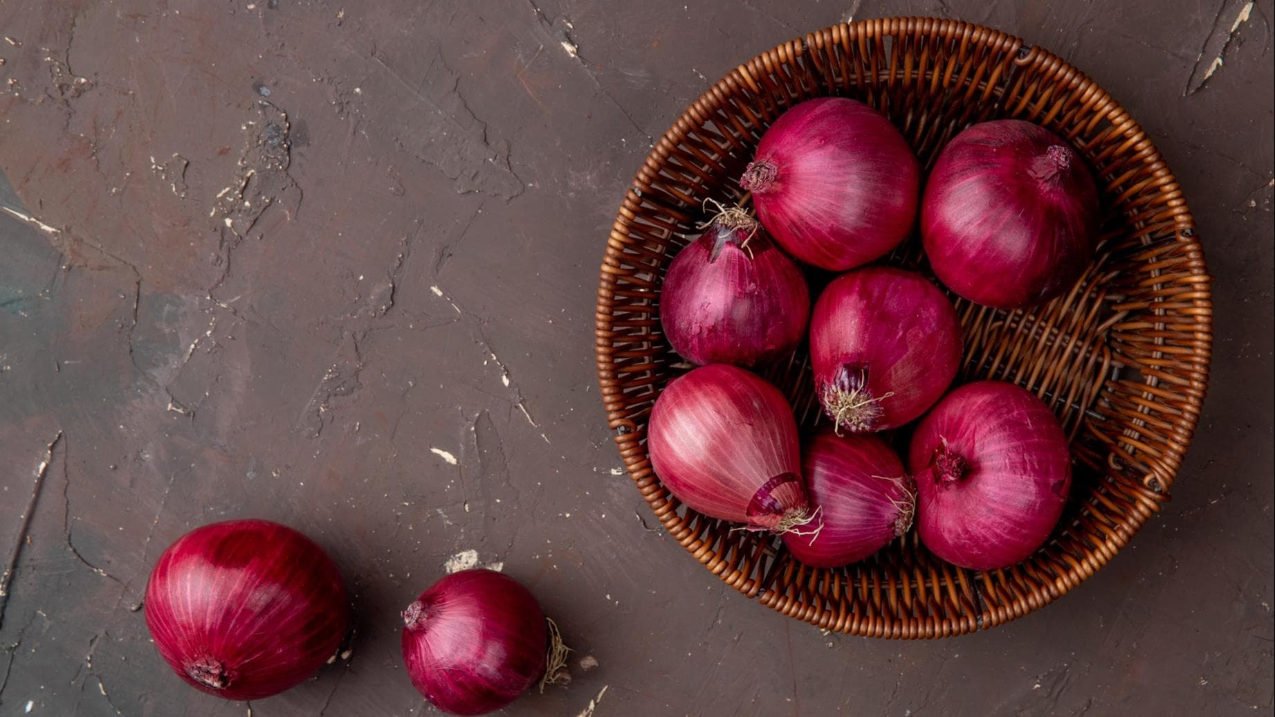 Red onion and Bhringaraj; the perfect hairfall recipe