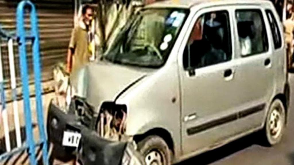 Kolkata Accident: চলন্ত গাড়িতেই হৃদরোগে আক্রান্ত, হাসপাতালে নিয়ে গিয়েও বাঁচানো গেল না গড়িয়ার প্রৌঢ়কে