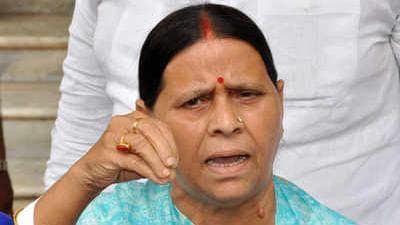 जातीय जनगणना को लेकर राबड़ी देवी का प्रदर्शन, बेटे तेजस्वी कर चुके हैं सीएम से मुलाकात