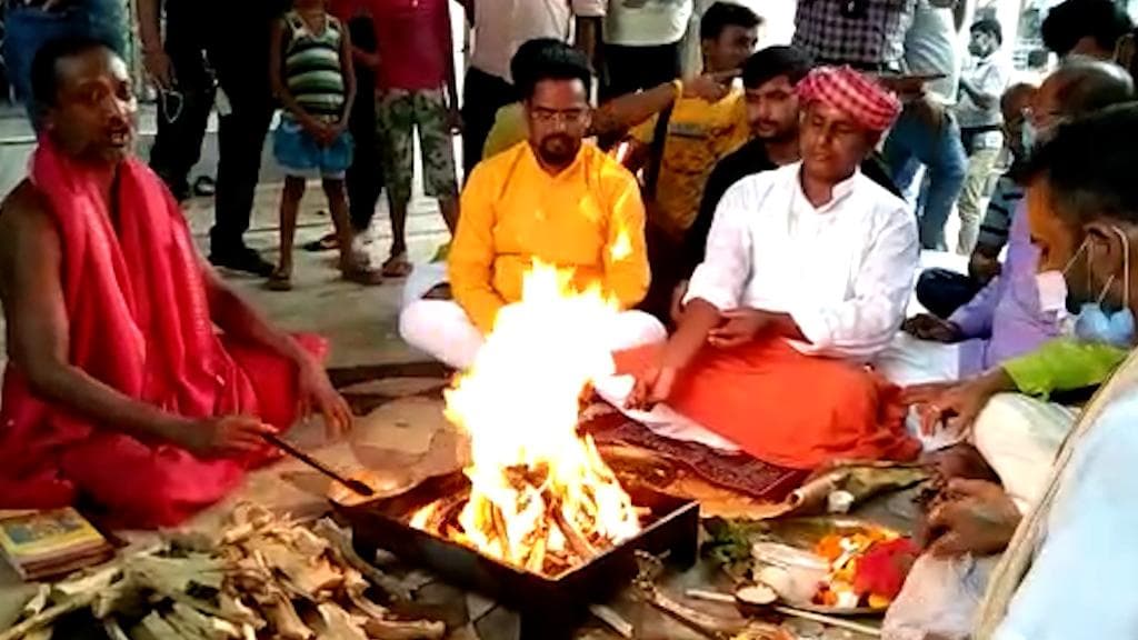 BJP MLA to joinTMC: বিজেপি করার 'প্রায়শ্চিত্ত', মাথা ন্যাড়া করে কালীঘাটে স্নান বিজেপি বিধায়কের