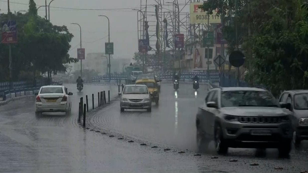 Cyclone Jawad: রবিবার সকাল থেকেই টানা বৃষ্টি কলকাতায়, জাওয়াদের জেরে রাতে বৃষ্টি বাড়ার পূর্বাভাস