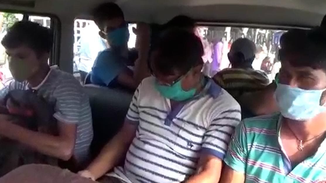 Police arrest people at Baguiati: করোনাকালে মাস্ক না পরায় গ্রেফতার ২৭, লকডাউনে কড়া রাজ্য প্রশাসন