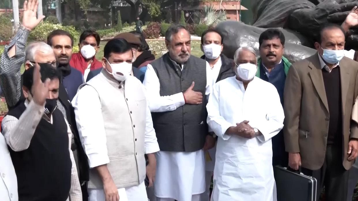 Winter Session: निलंबित सांसदों से माफी की मांग पर राहुल बोले- किस बात की माफी, जनता की बात उठाने की?