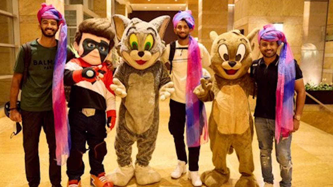 Rajasthan Royals: টিম হোটেলে রাজস্থান রয়্যালস ক্রিকেটারদের অভ্যর্থনা জানাল ২ জনপ্রিয় কার্টুন চরিত্র! 