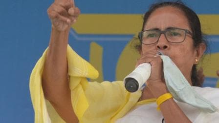 Mamata Banerjee: ১০০ কোটির টিকাকরণ আদৌ সত্যি? কেন্দ্রের দাবি নিয়ে প্রশ্ন তুললেন মমতা