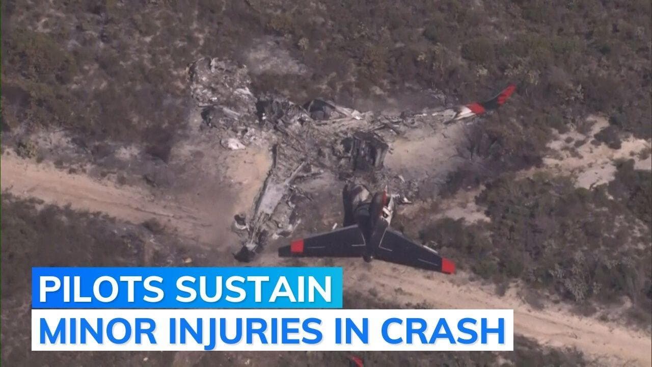 Two pilots survive Boeing 737 crash in Australia
