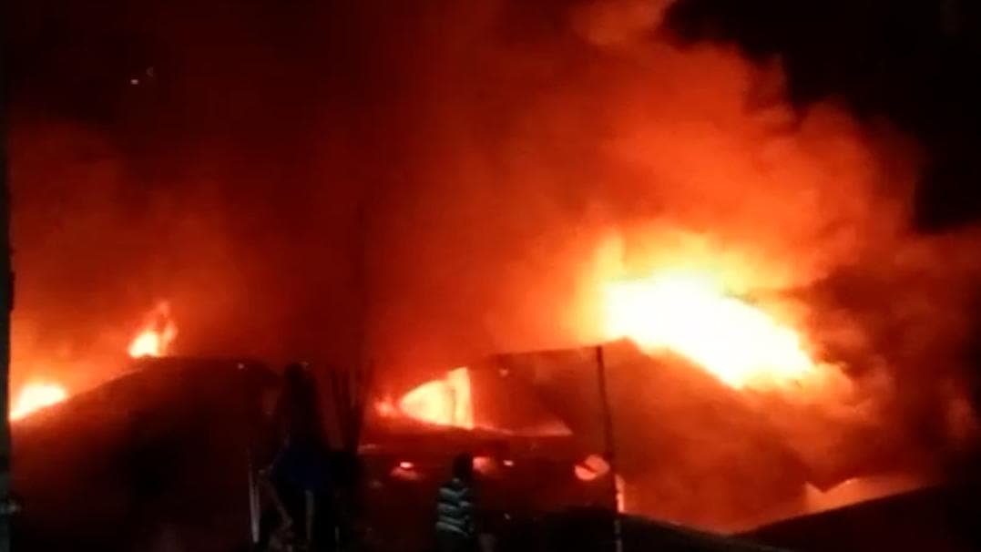 Kolkata Fire: রাতের শহরে বিধ্বংসী আগুন! জোড়াবাগানে শতাধিক বস্তি পুড়ে ছাই