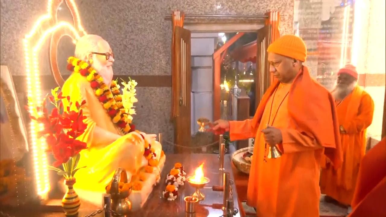 Khichdi offered at Gorakhnath Temple by CM Yogi on Makar Sankranti