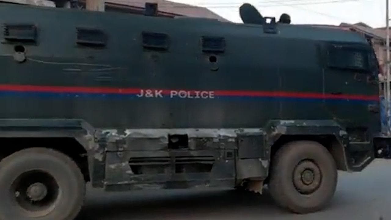 Policeman shot dead by militants in J&K's Anantnag