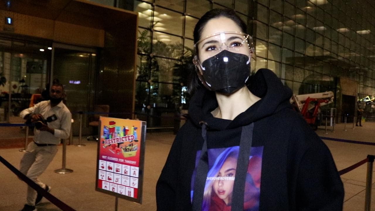 Katrina Kaif looks stunning in an all-black ensemble as she gets clicked at the airport