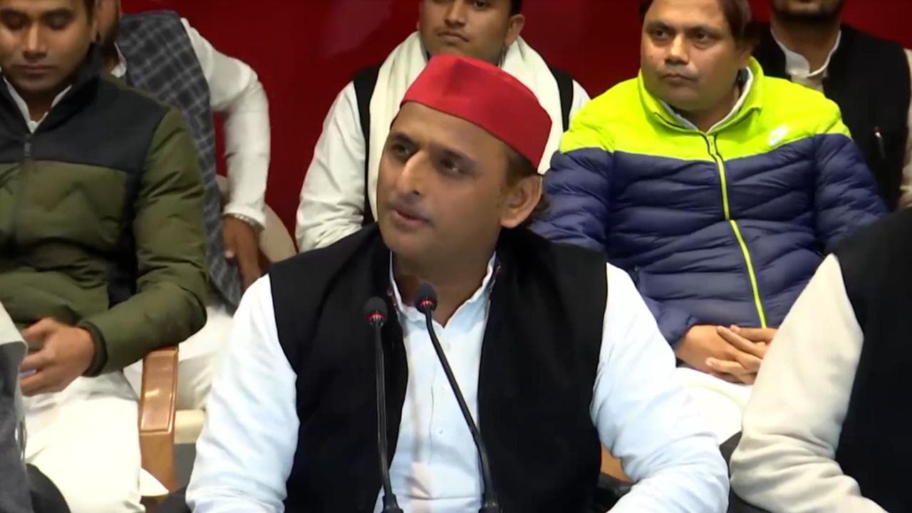 UP Election 2022: अखिलेश ने राजा भैया को पहचानने से किया इनकार, बोले ये कौन है ?