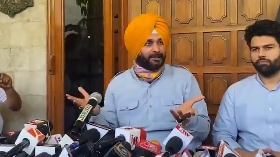 Sidhu Resigns: पंजाब में कांग्रेस की मुश्किल बढ़ी, सिद्धू ने अचानक अध्यक्ष पद से दिया इस्तीफा 