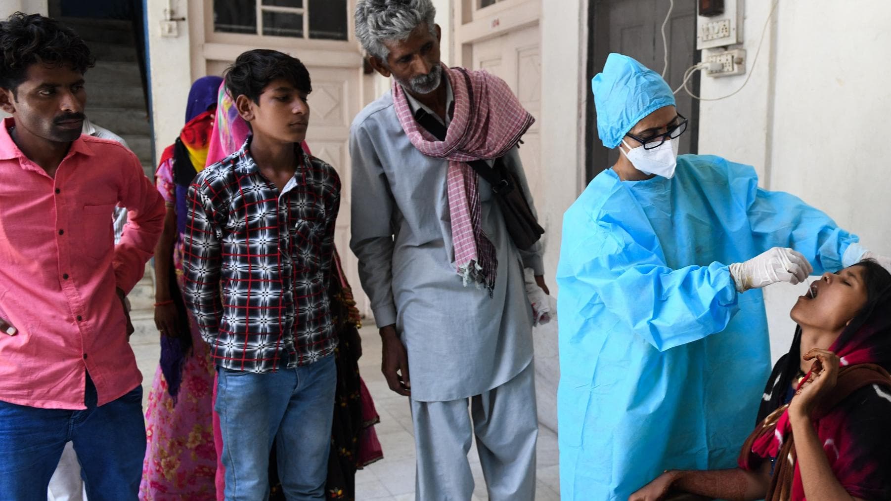 National Covid : ২৪ ঘণ্টায় দেশে করোনা আক্রান্ত ১৪ হাজার ৩১৩, মৃত ৫৪৯