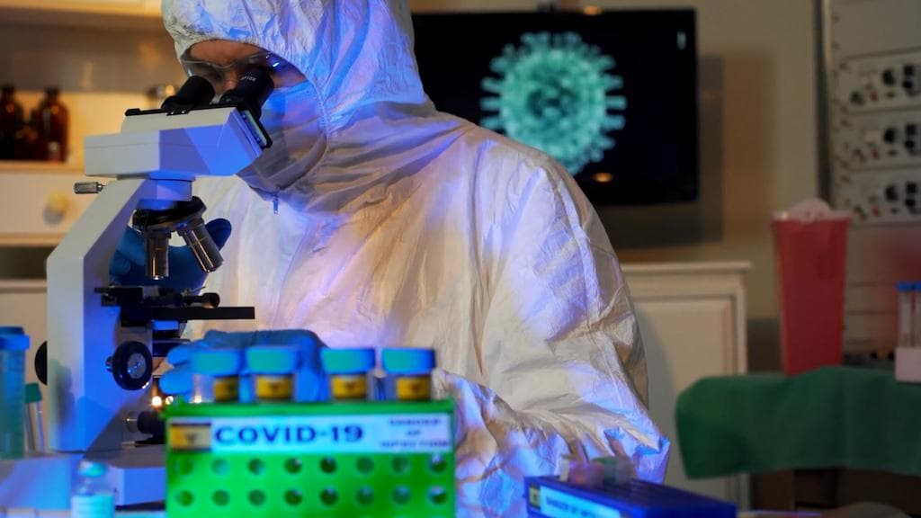 Omicron: ডেল্টার তুলনায় ৭০ গুণ বেশি সংক্রামক ওমিক্রন, কিন্তু ক্ষতি করবে অনেক কম