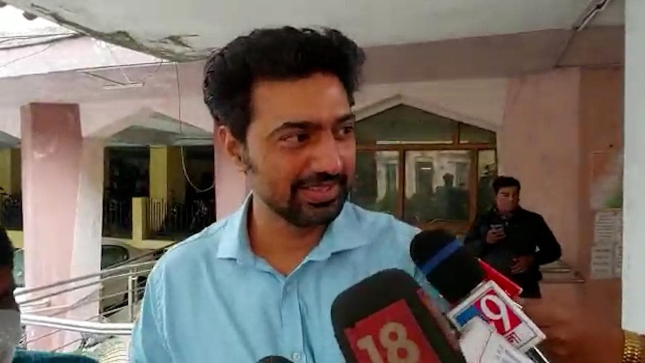 Dev :'এনামুল হককে চিনি না,' গরুপাচার মামলায় জেরার পর বললেন দেব