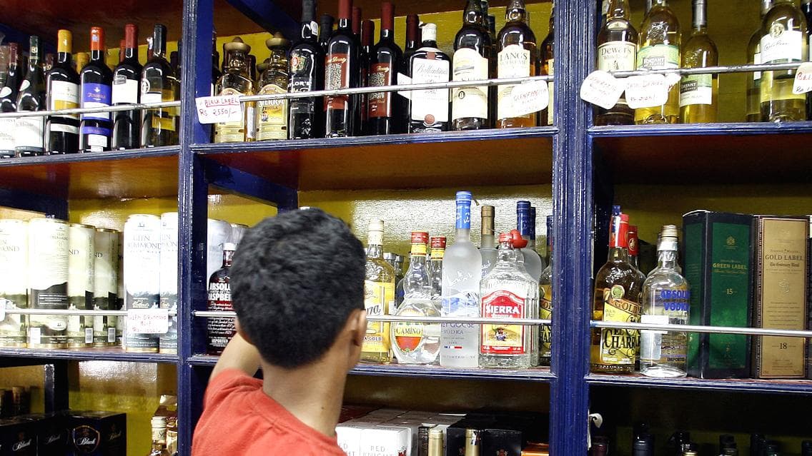 Liquor Record in Holi 2022: দোল উৎসবে ২০০ কোটির সুরাপান, সব রেকর্ড ভাঙল রাজ্যের আবগারি দফতর