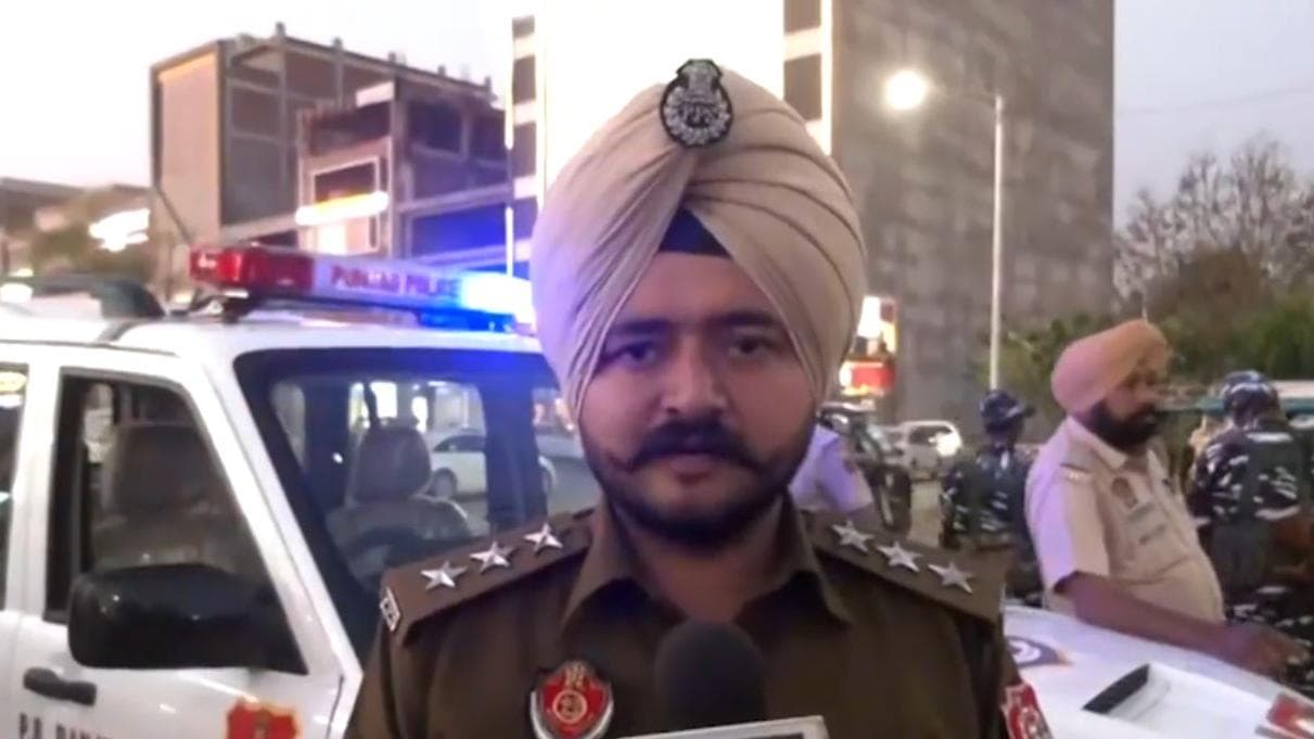 Punjab Police, paramilitary forces conduct flag march in Amritsar