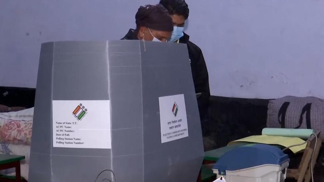 UP Assembly Election: টানটান উত্তেজনায় চলছে উত্তরপ্রদেশের প্রথম দফার নির্বাচন